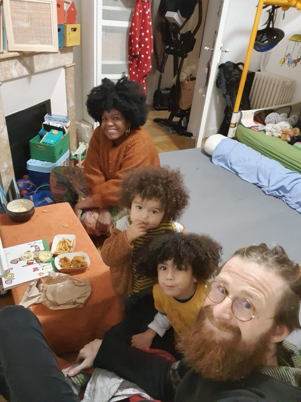 Repas dans la chambre des enfants